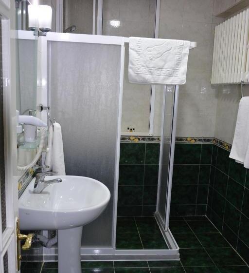 غرفة قياسية ثلاثية, Bilge Suite