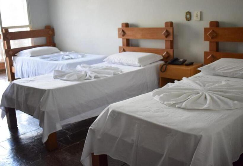 חדר סטנדרט לשלושה עם מרפסת, Diplomata