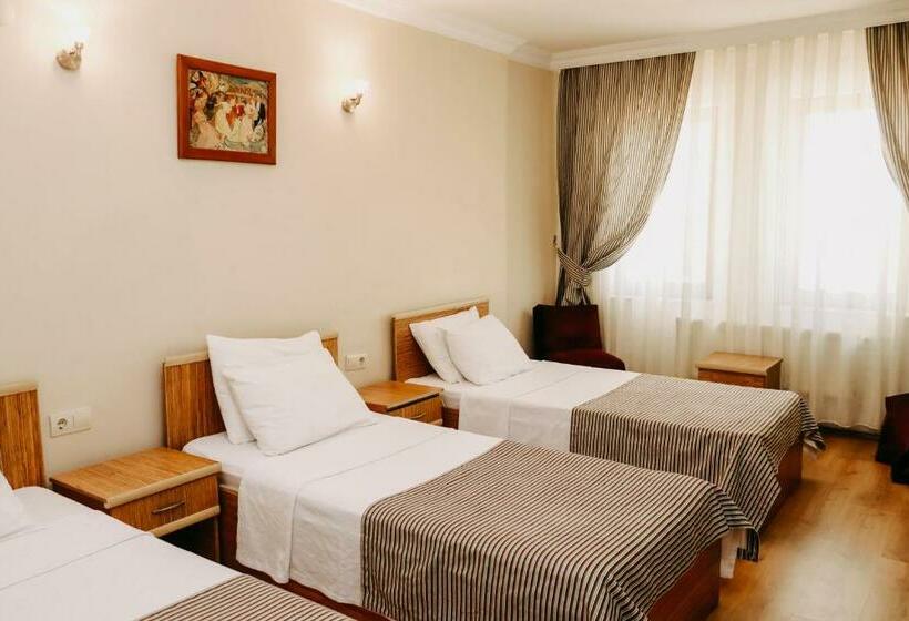 Triple Room Sea View, Ece