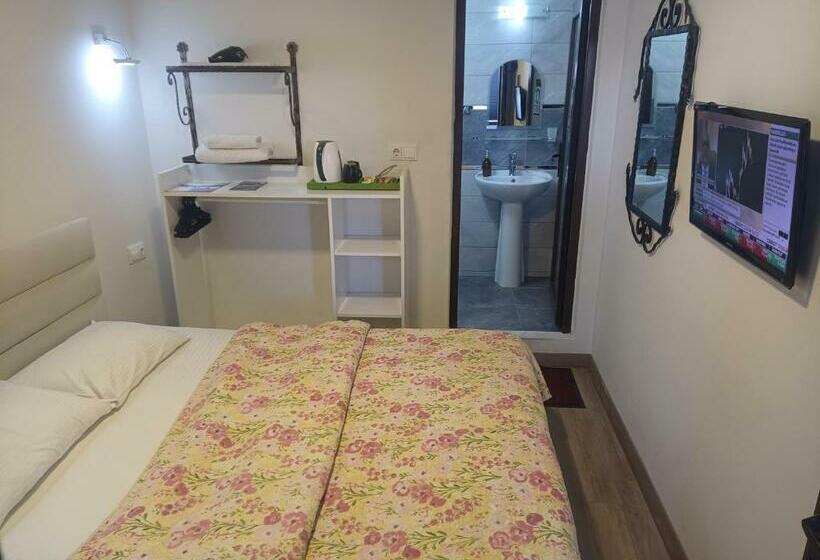 חדר סטנדרט עם מרפסת, Ena Serenity Boutique