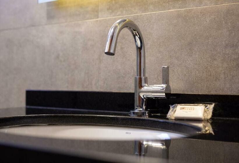 غرفة قياسية ثلاثية, Lunes