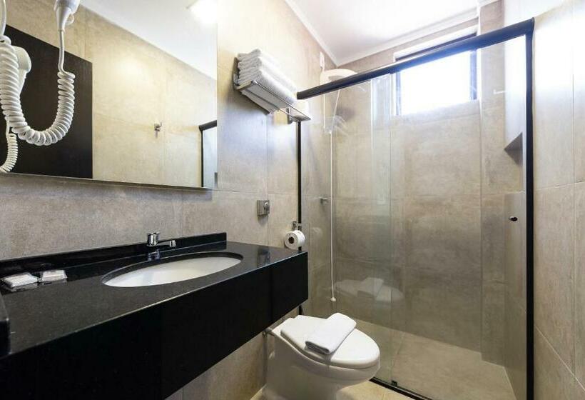 غرفة قياسية ثلاثية, Lunes