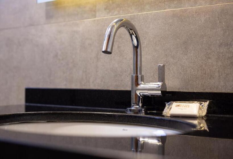 جناح إدارى, Lunes