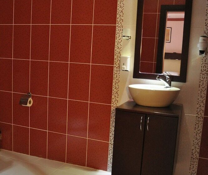 غرفة قياسية ثلاثية, Melis Pansiyon