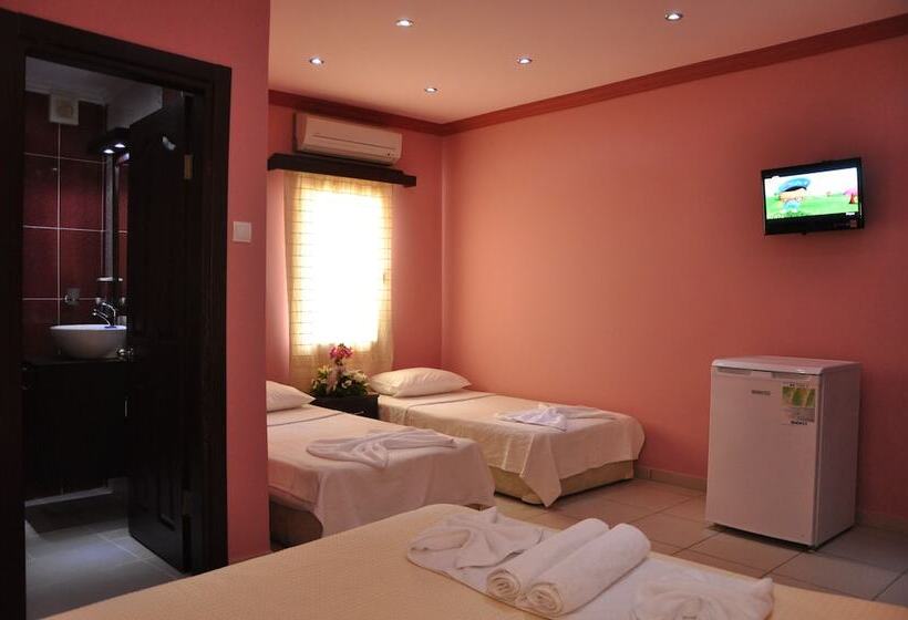 غرفة قياسية رباعية, Melis Pansiyon