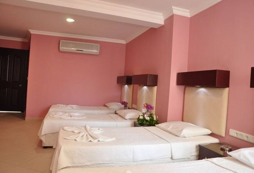 غرفة قياسية رباعية, Melis Pansiyon