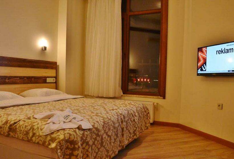 חדר סטנדרט לשלושה, Mersu A La