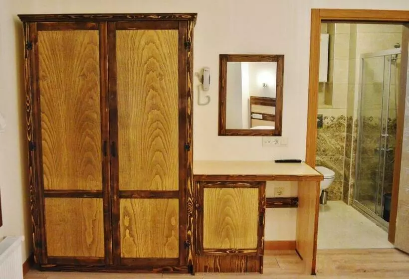 اتاق استاندارد سه نفره, Mersu A La
