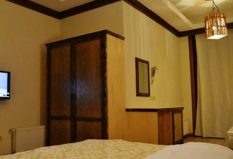 اتاق استاندارد چهارنفره با بالکن, Mersu A La