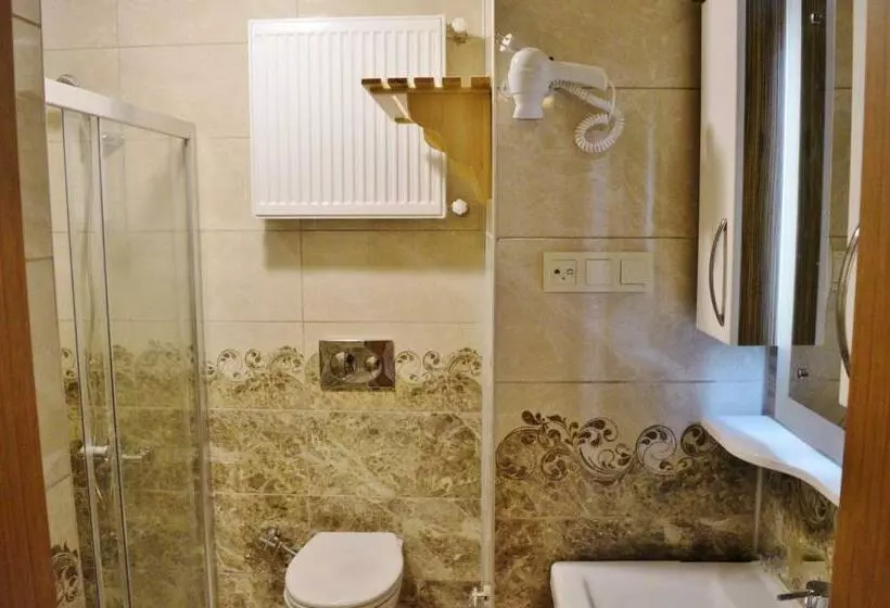 Economy Quadruple Room, Mersu A La