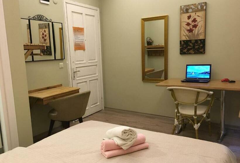 Standart Oda, Second Home Hostel