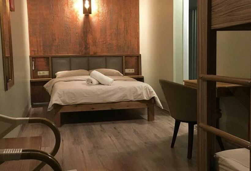 Standart Oda, Second Home Hostel