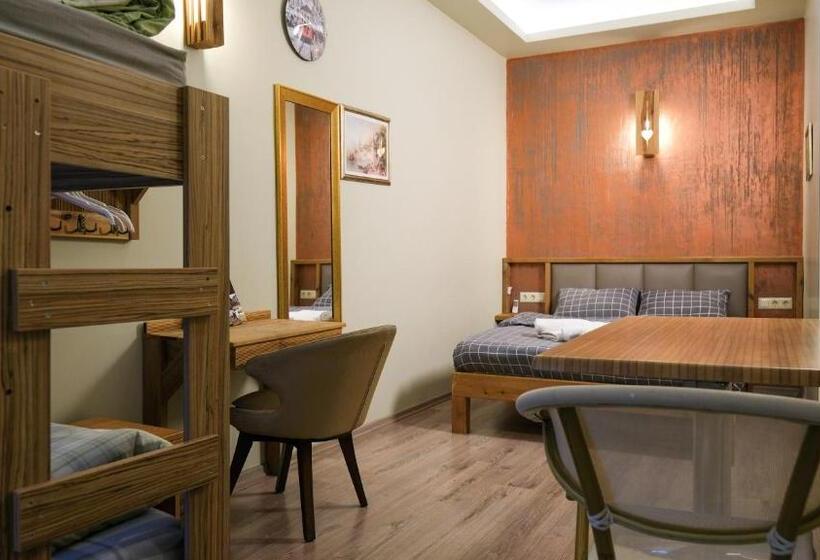 Üç Kişilik Standart Oda, Second Home Hostel