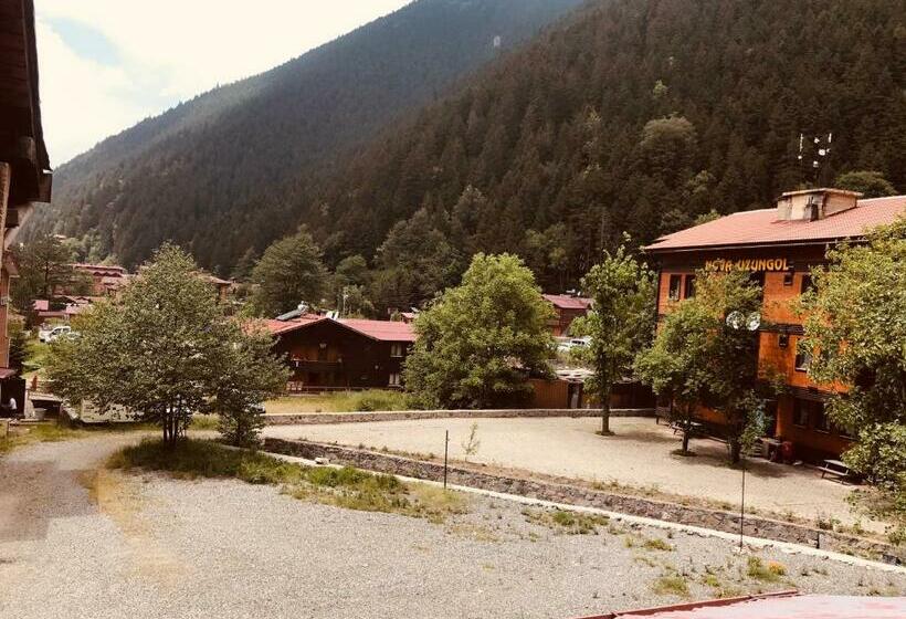 带阳台的三人标准间, Uğur Motel