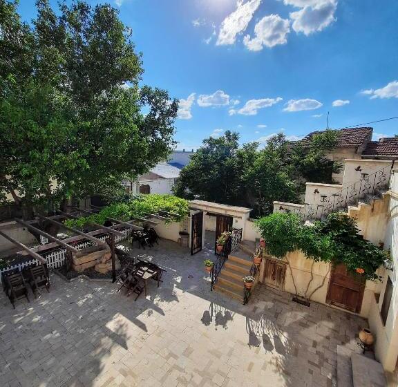 Superior Suite, Hikmet's House