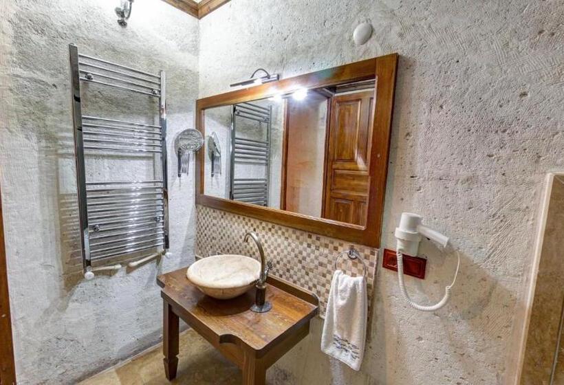 Suite, Hikmet's House