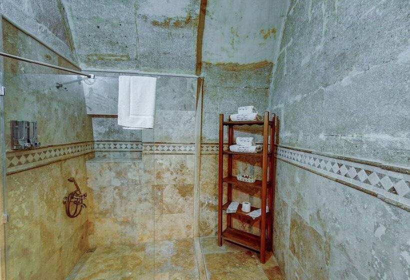 Superior Suite, Hikmet's House