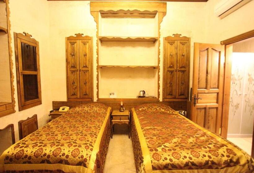 اتاق استاندارد با چشم‌انداز باغ, Turkmen Konagi