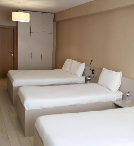 חדר סטנדרט לארבעה, Cinas