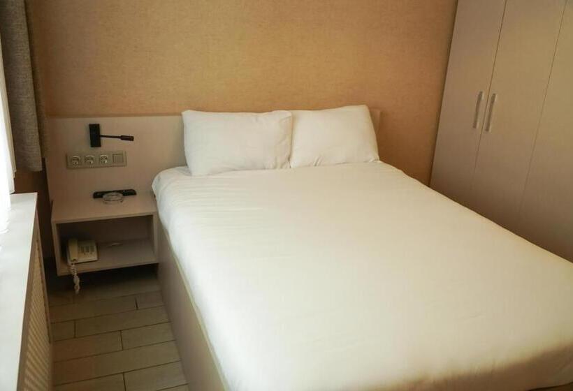 חדר סטנדרט יחיד, Cinas