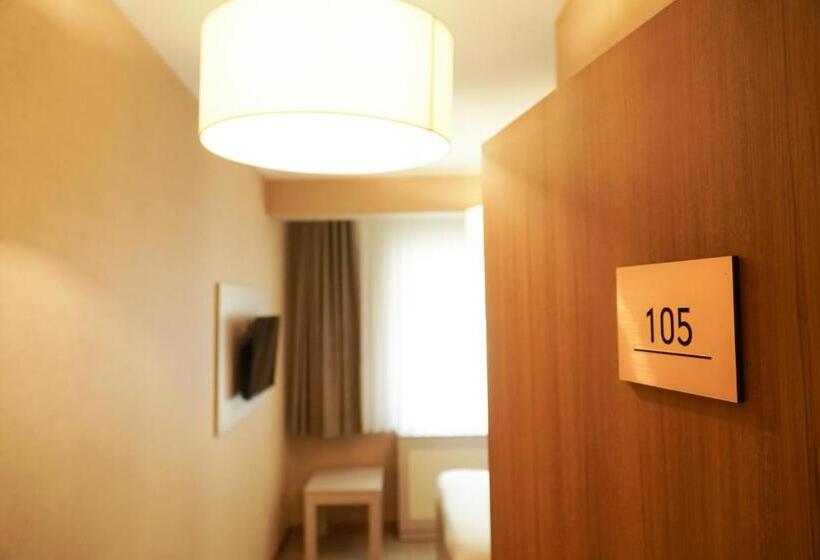 חדר סטנדרט יחיד, Cinas