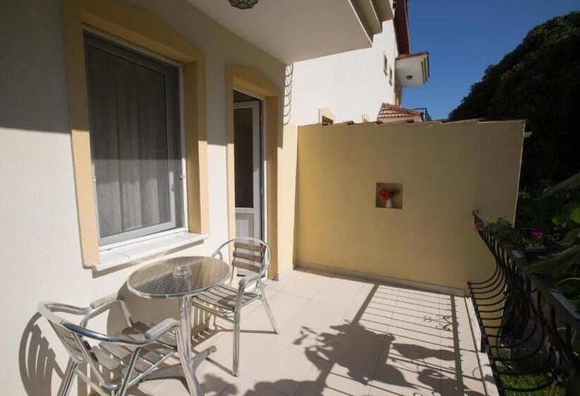 스탠다드 발코니 룸, Dedeminn Garden