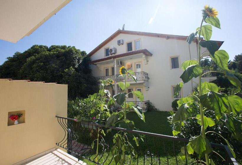 스탠다드 발코니 룸, Dedeminn Garden