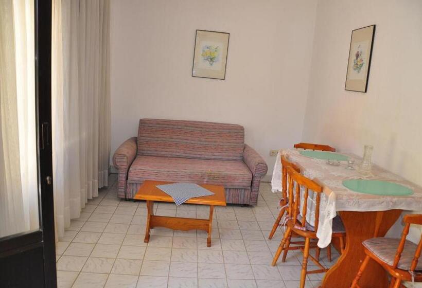 آپارتمان 1 خوابه, Delphin Apart