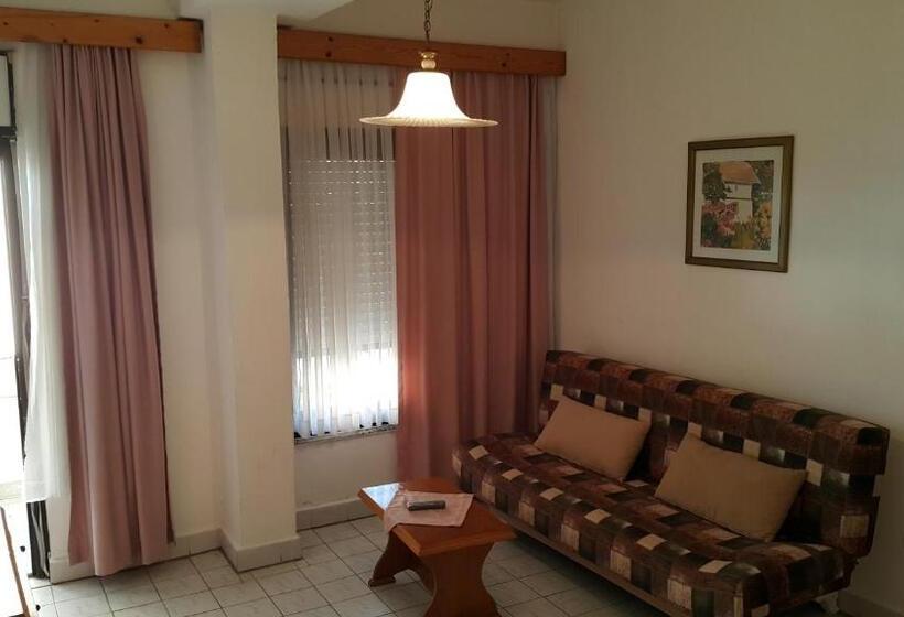 آپارتمان 1 خوابه همکف, Delphin Apart