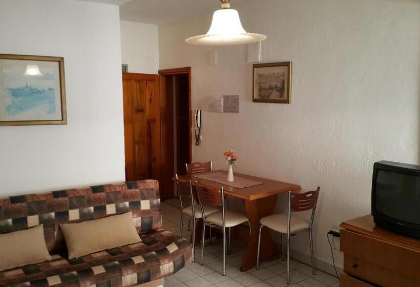 آپارتمان 1 خوابه همکف, Delphin Apart