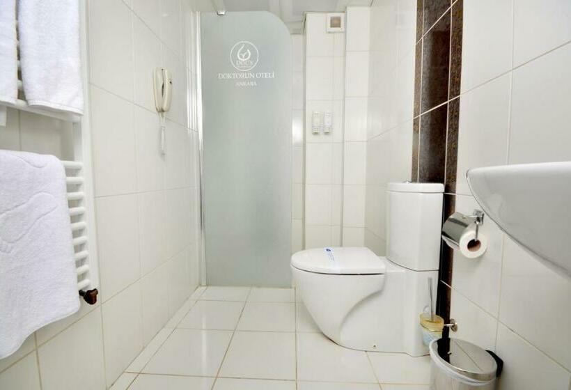 غرفة قياسية ثلاثية, Doc S Wellness & Spa