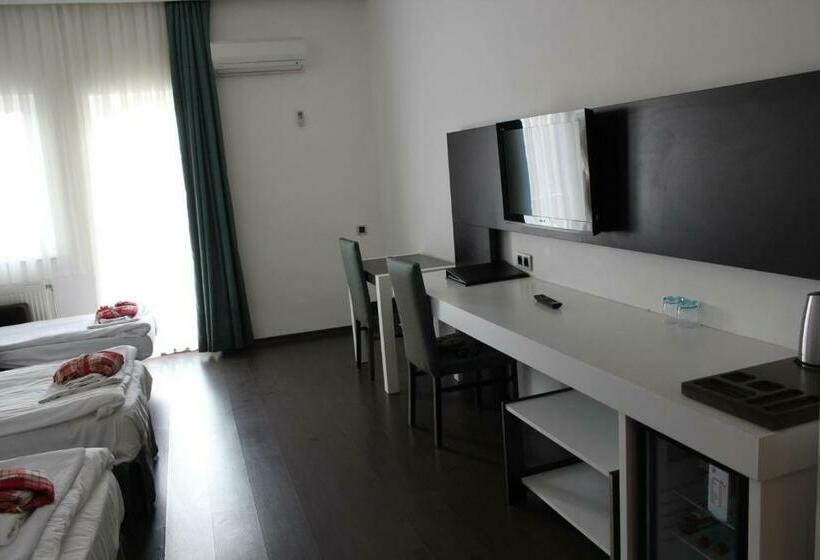 غرفة قياسية ثلاثية, Doc S Wellness & Spa