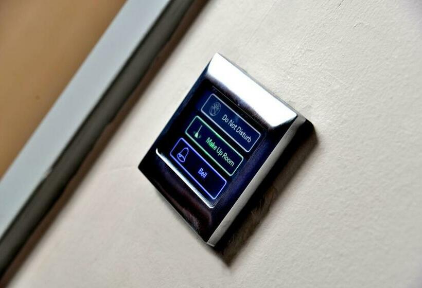 غرفة قياسية ثلاثية, Doc S Wellness & Spa