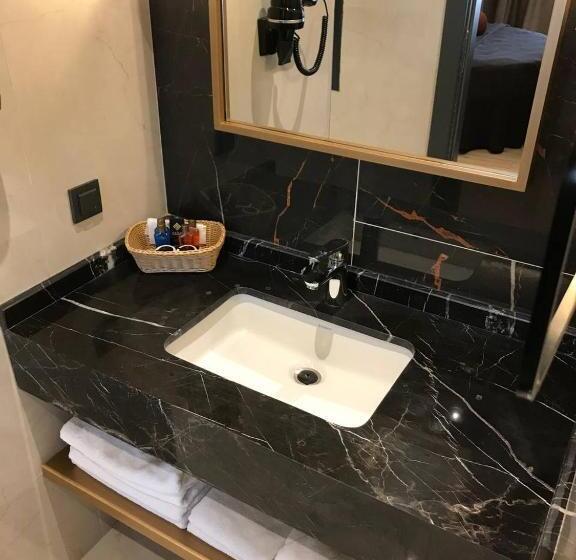 اتاق استاندارد یک نفره, Esila