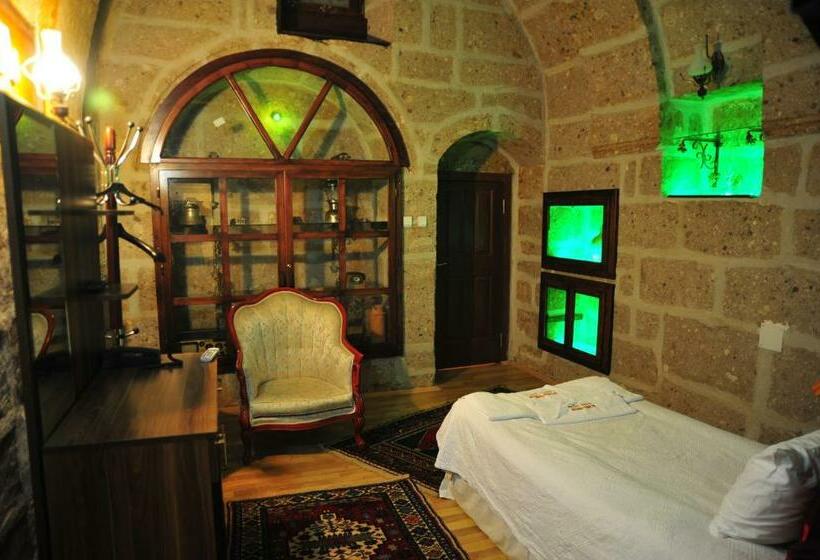 Pokój Standard Trzyosobowy, Osmanoglu