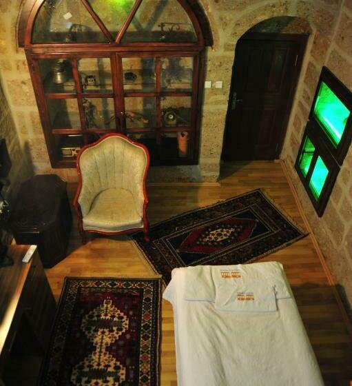 Pokój Standard Trzyosobowy, Osmanoglu