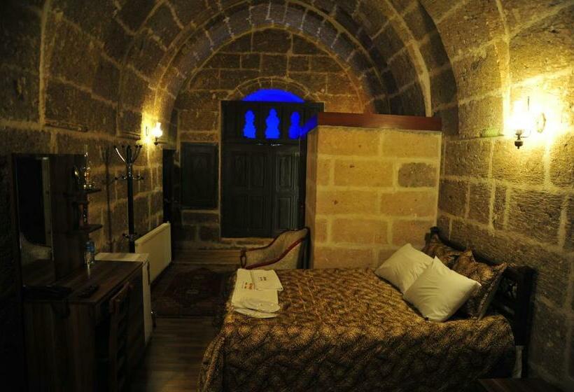 Pokój Standard Trzyosobowy, Osmanoglu