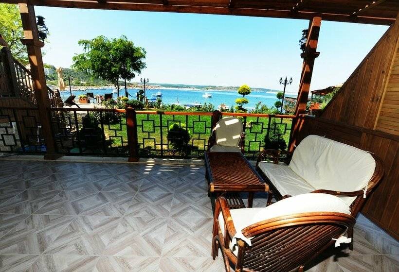 带海景的复工套房, Phellos Suites