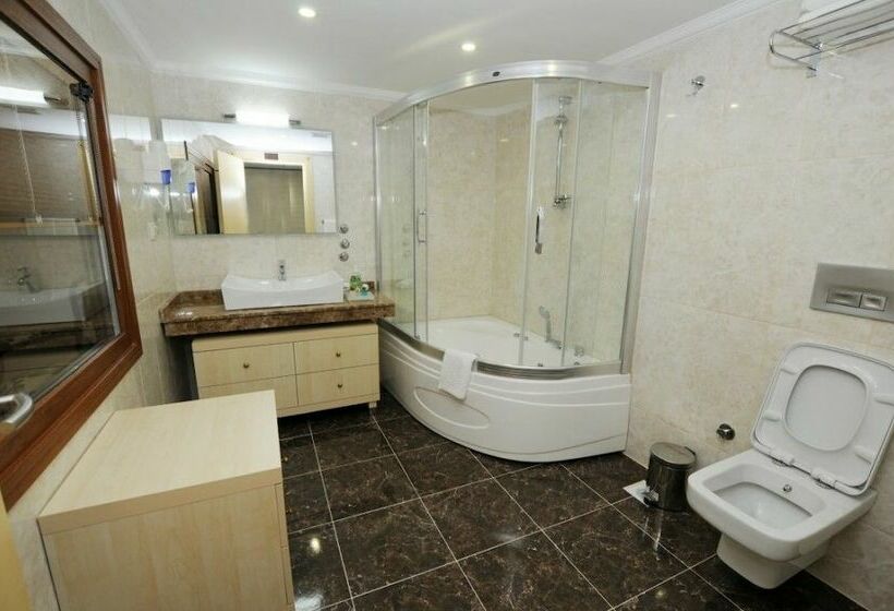 带海景的复工套房, Phellos Suites