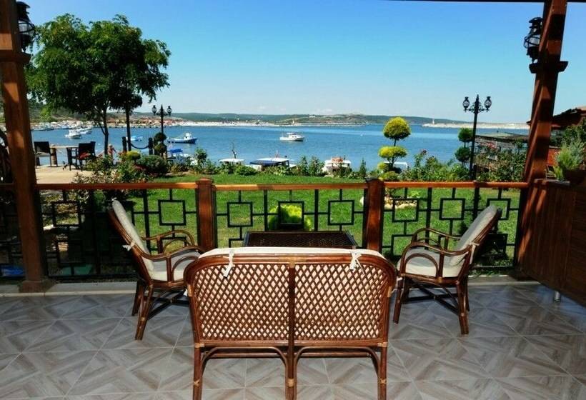 带海景的复工套房, Phellos Suites