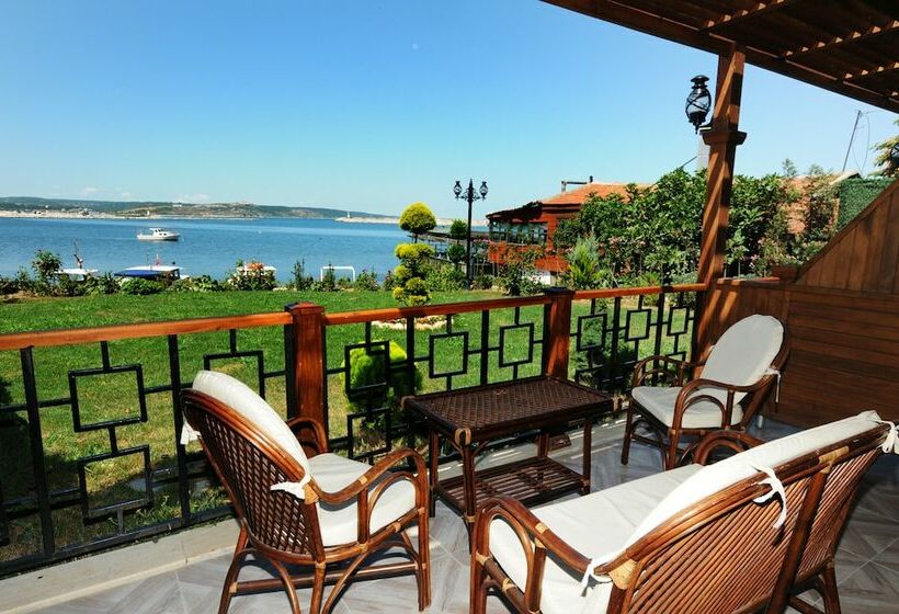 带海景的复工套房, Phellos Suites