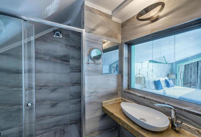 סוויטה, Sea View