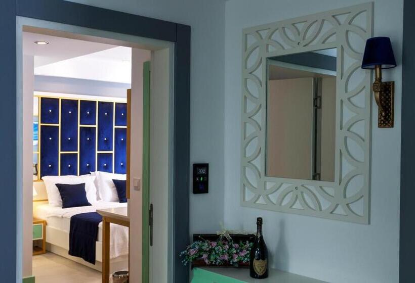 חדר דלוקס צדדי נוף לים, Sea View