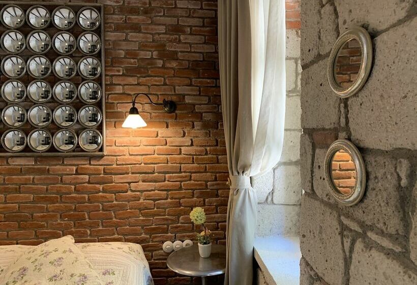 اتاق اکونومی, Yuga Alacati