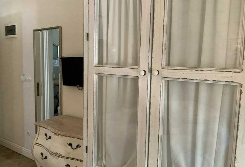 اتاق اکونومی, Yuga Alacati