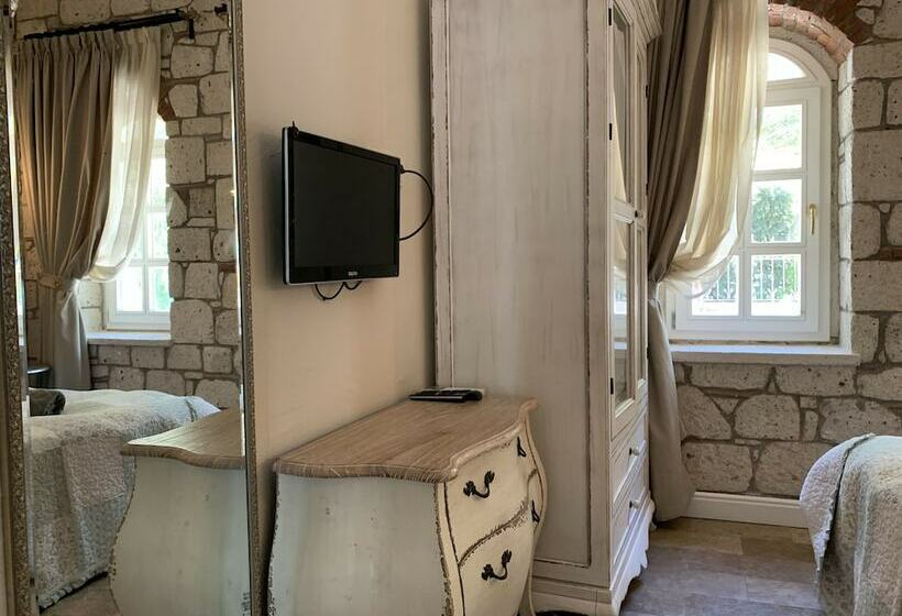 اتاق اکونومی, Yuga Alacati