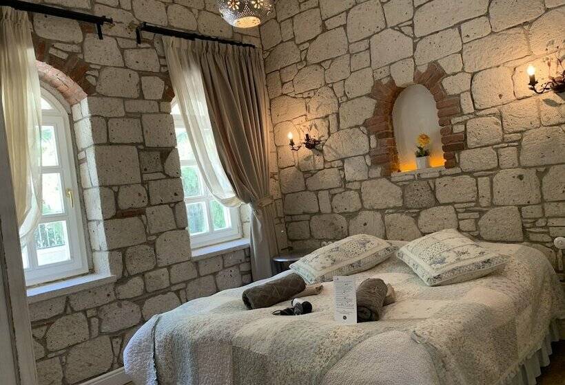 اتاق اکونومی, Yuga Alacati