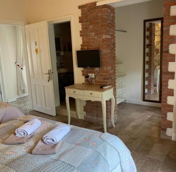 اتاق خانوادگی, Yuga Alacati