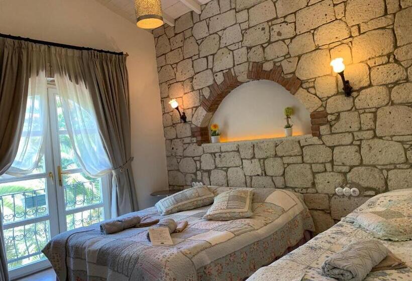 اتاق خانوادگی, Yuga Alacati