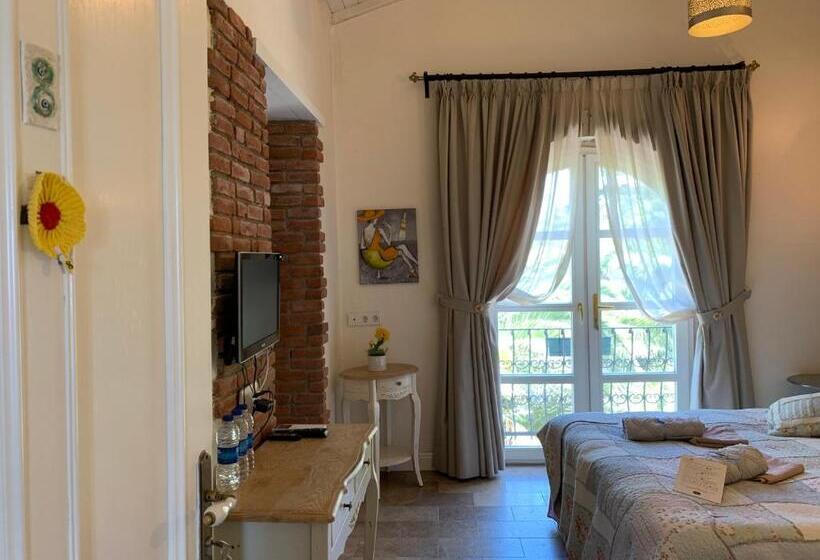 اتاق خانوادگی, Yuga Alacati